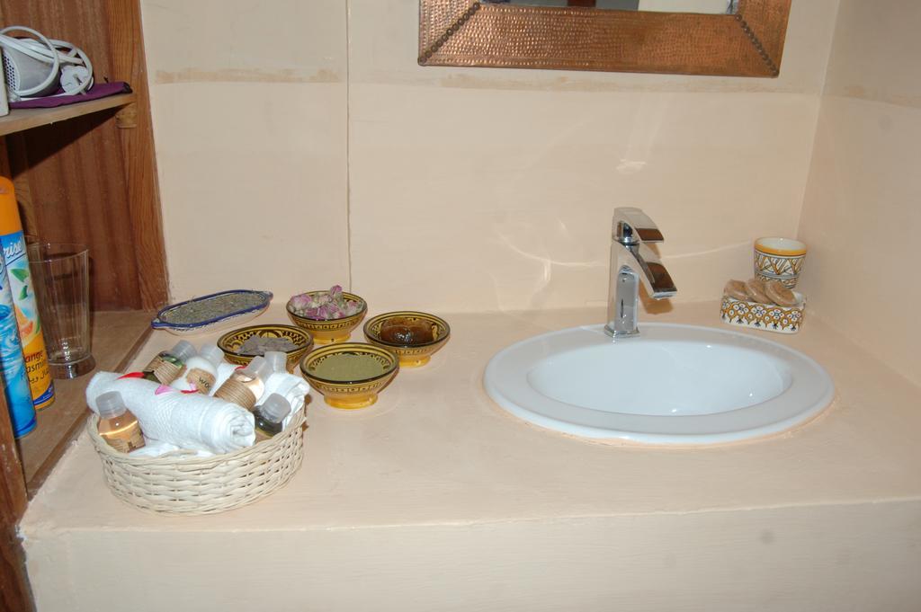 Hotel Dar Essoaoude - Fes Nejjarine Habitación foto